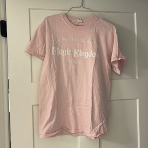 used womens medium please return to magic kingdom light pink tshirt